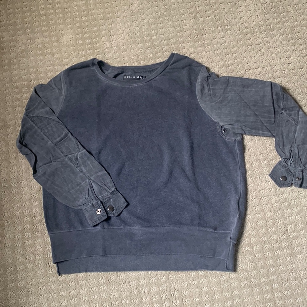 Sweatshirt with fabric shirt-style sleeves
